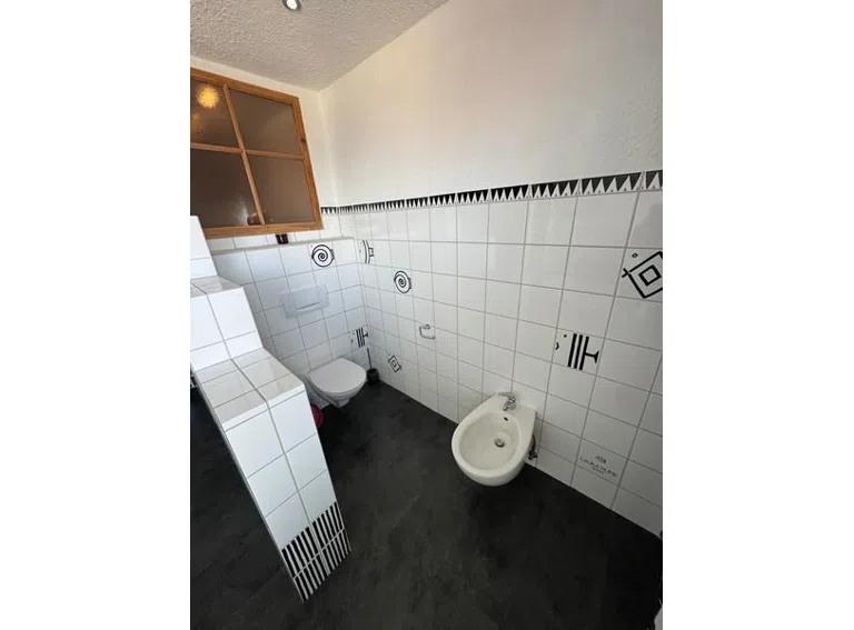 17 Bidet und WC