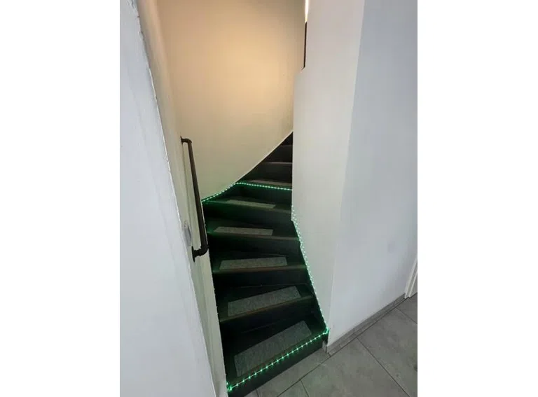 2u Treppe zur oberen Wohnung