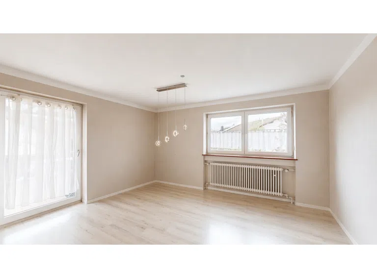 Wohnzimmer OG - mit KI entmöbliert
