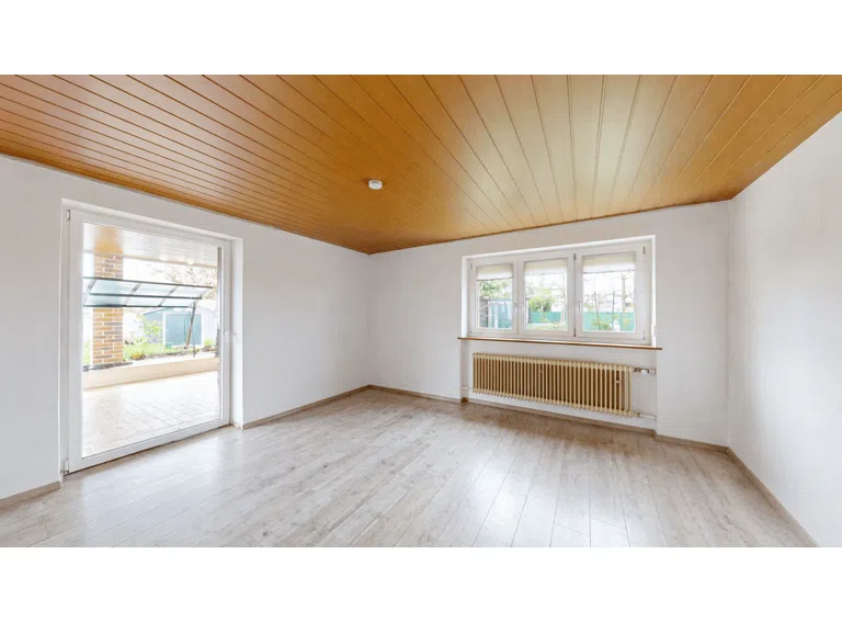 Wohnzimmer EG - mit KI entmöbliert