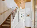Flur EG mit Treppe zum OG