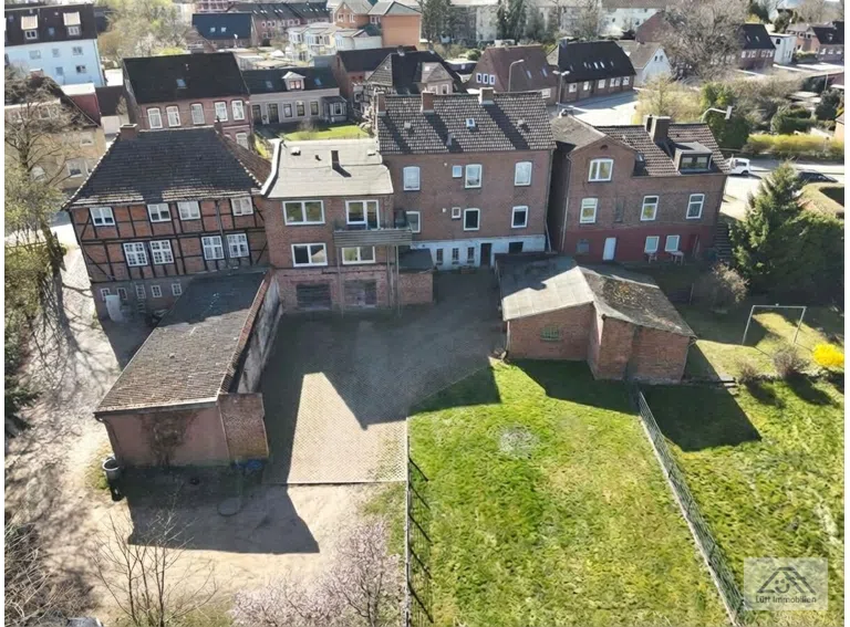 Hinterhof KI generiert