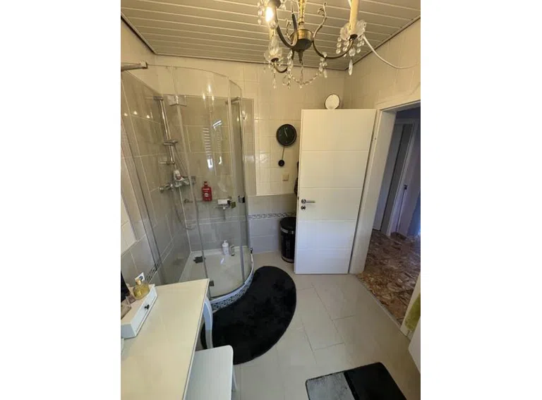 23 Dusche im Bad