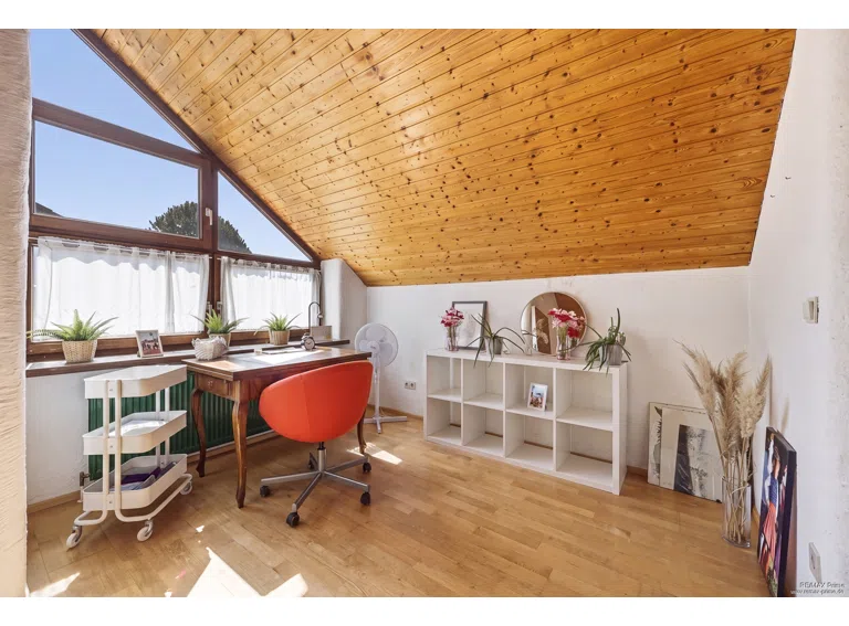 Geräumiges Studio im Dachgeschoss