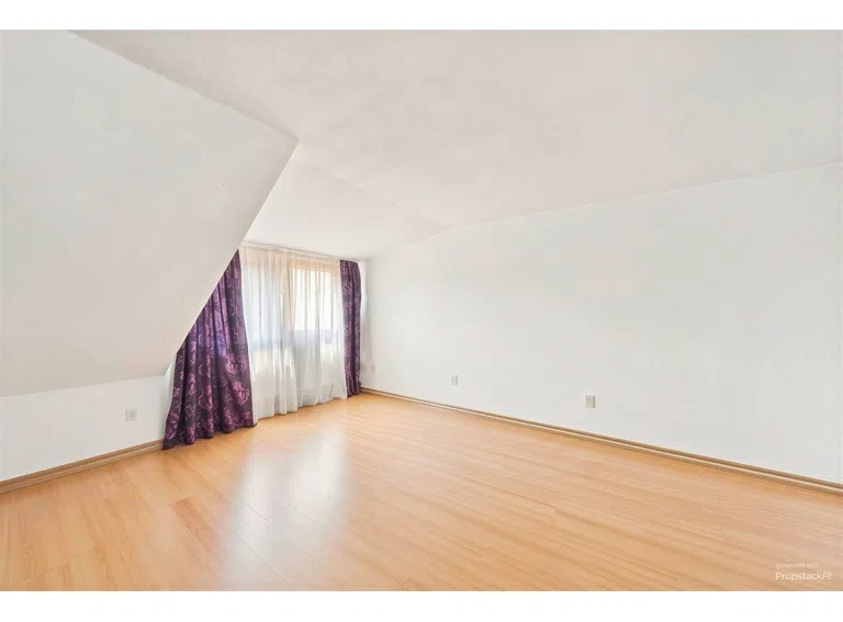 Dachgeschoss Maisonettewohnung (KI-optimiert)