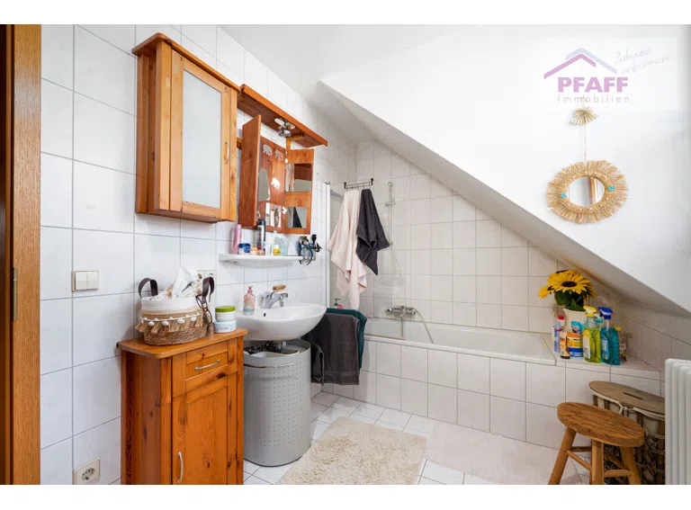 18 - Haupstr. 32A-18