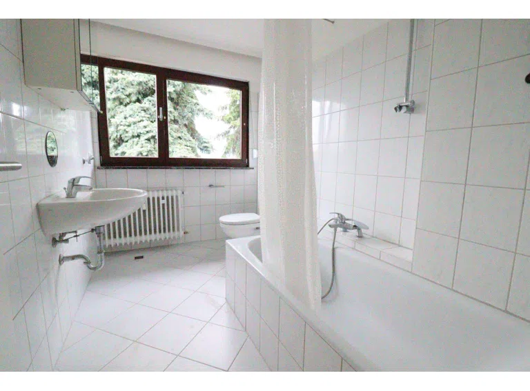 DG - freie Wohnung - Badezimmer - Bild 1