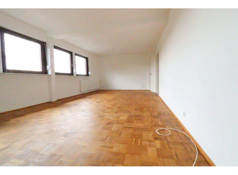 DG - freie Wohnung - Wohnzimmer - Bild 1