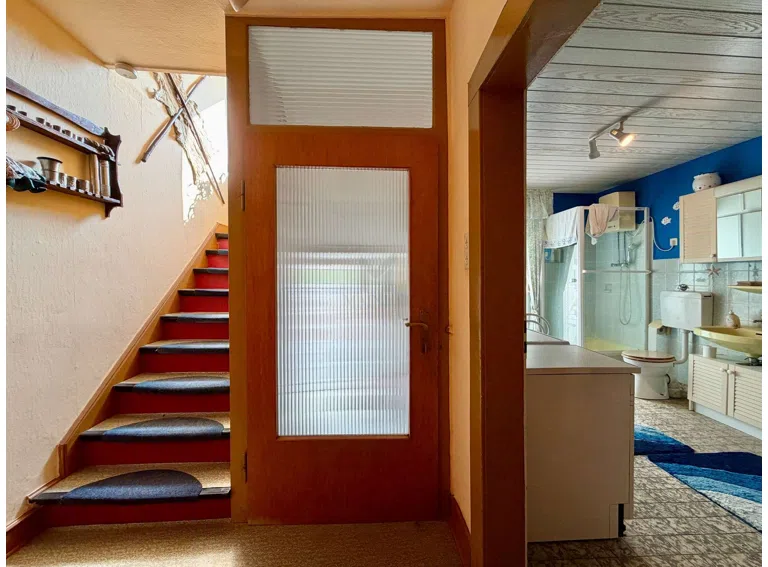 Flur mit Treppe zum OG