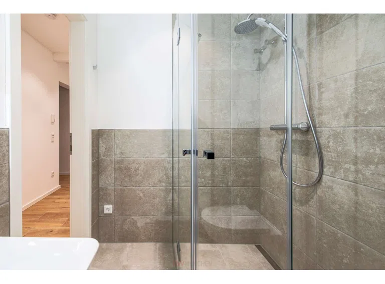 Traumbad mit Regendusche