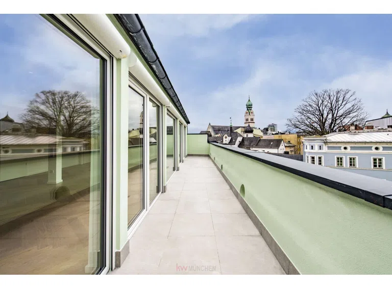 Riesenbalkon mit Alpenblick