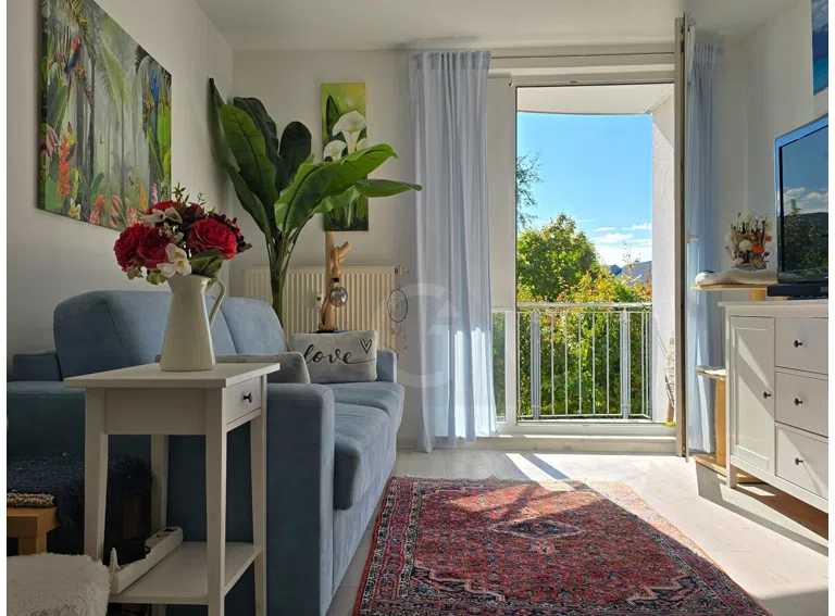 Wohnzimmer mit Südbalkon
