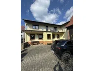 Titelbild für Dieses freistehende Ein- bzw. Zweifamilienhaus mit Satteldach wurde ursprünglich im