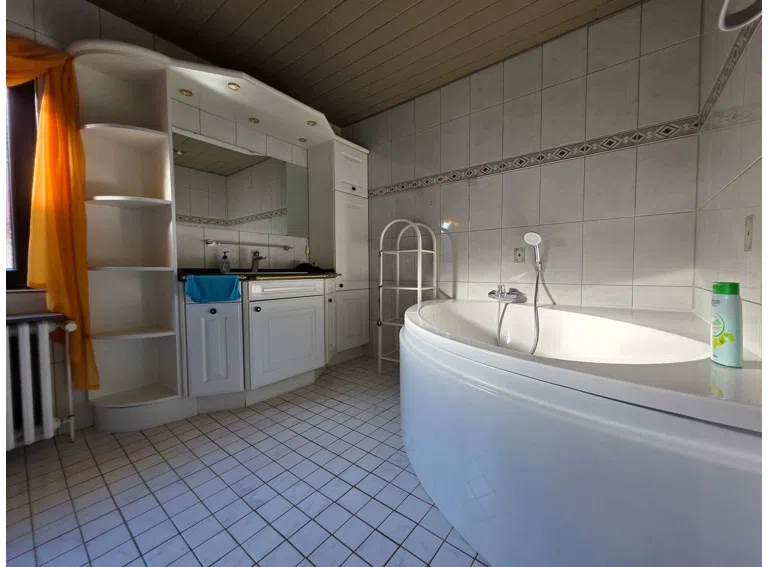 Neuwertiges Badezimmer