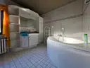 Neuwertiges Badezimmer