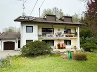 Titelbild für Das leere und bezugsfreie 2 Familienhaus mit ausgebautem Dachgeschoss wurde