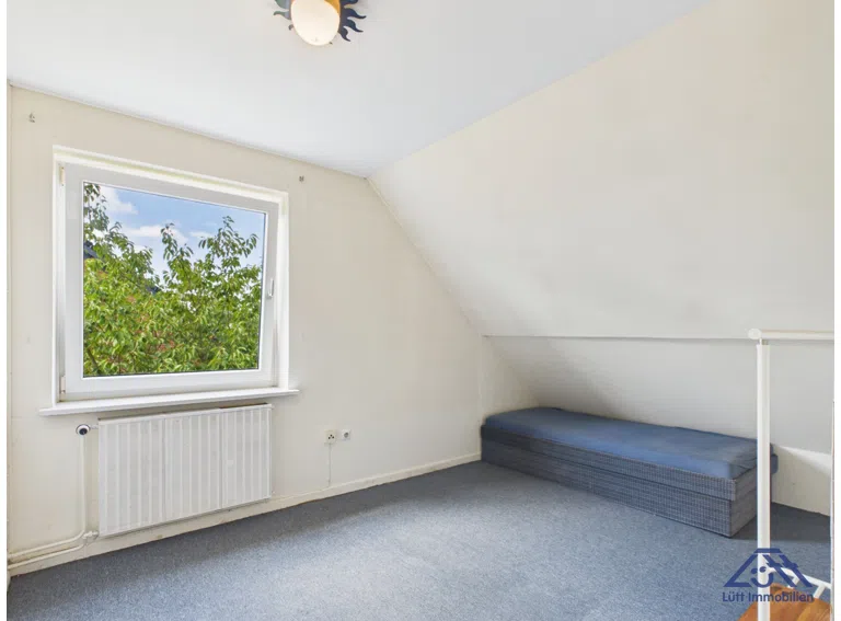 Zimmer Dachgeschoss - Lütt Immobilien - Schackendorf