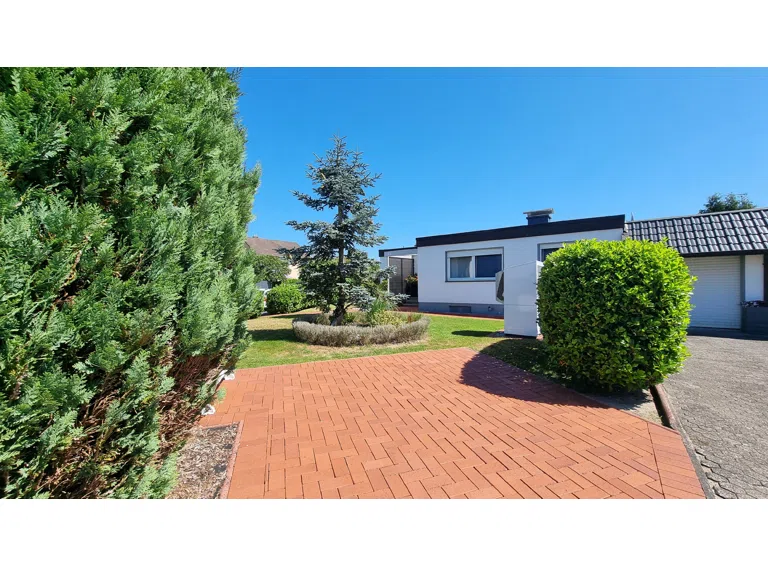 Haus und Garage