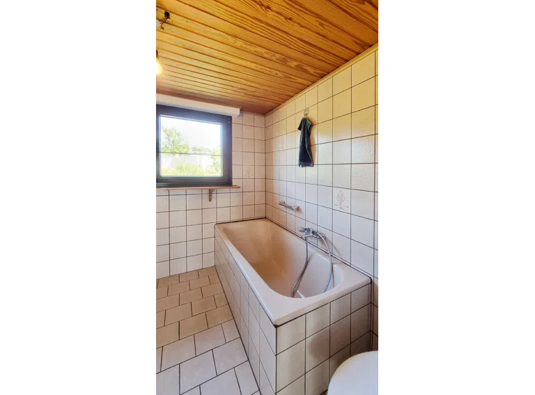 Bad mit Wanne