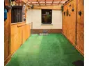 Gemütlicher Sitzplatz vor dem Haus