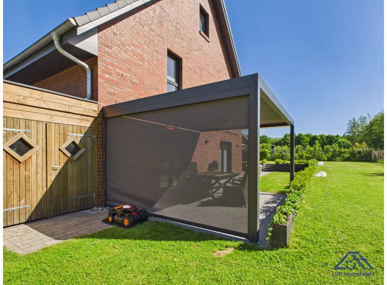 Terrasse mit Sonnen- und Sichtschutz - Lütt Immobilien Selent