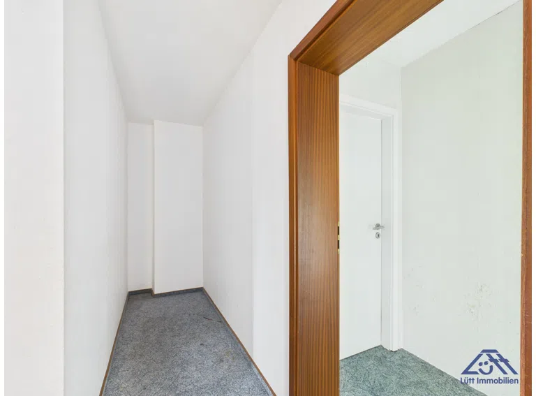Flur 1.OG - Lütt Immobilien - Selent