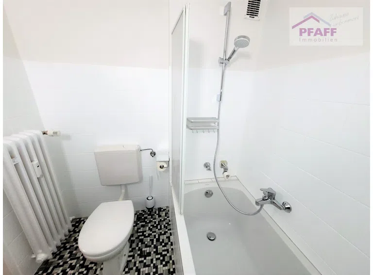 Bad mit WC und Badewanne_2