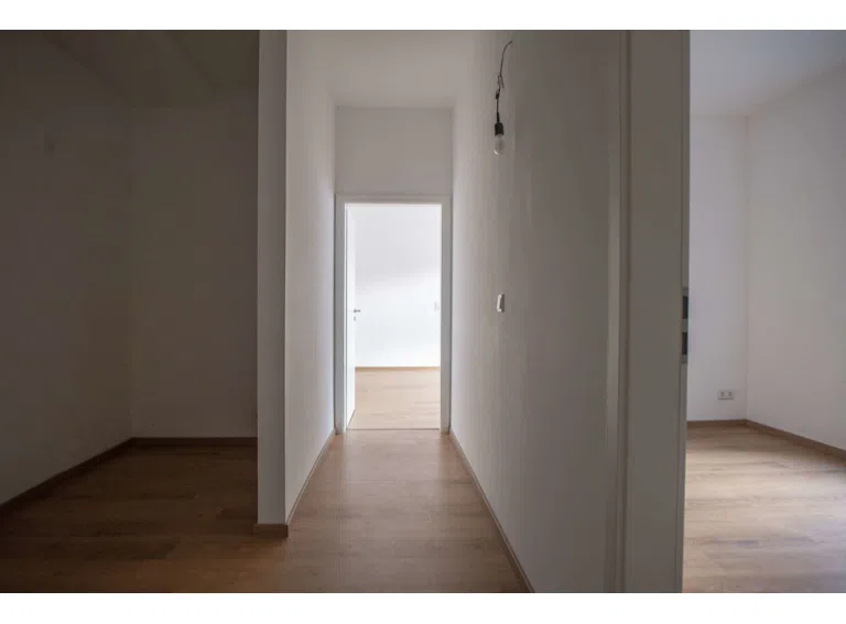 Flur mit Ankleide WE1