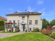 Bild von Zwei Eingänge. Zwei Welten. Eine Adresse. Häuser, in Strausberg, 385.00 m², 11.00 Zi., Bj. 1902