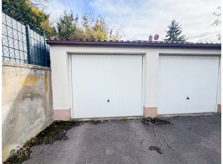 Garage (links)