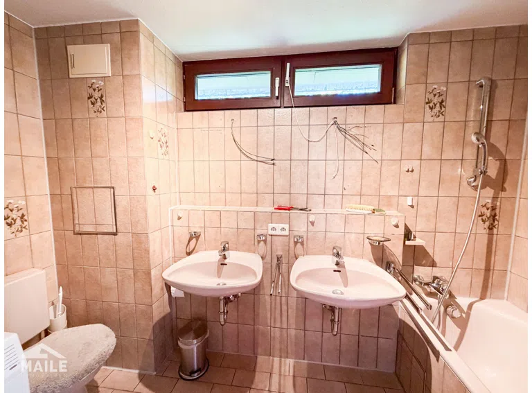 Badezimmer 1 mit Wanne