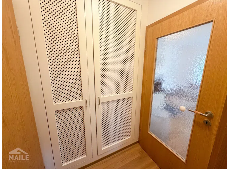 Eingangsbereich mit Einbauschrank