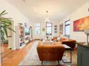 Wohnzimmer + Loggia