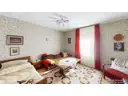 Geräumiges Schlafzimmer