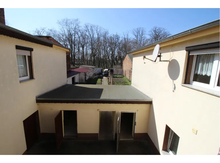 Blick in Hof und Garten