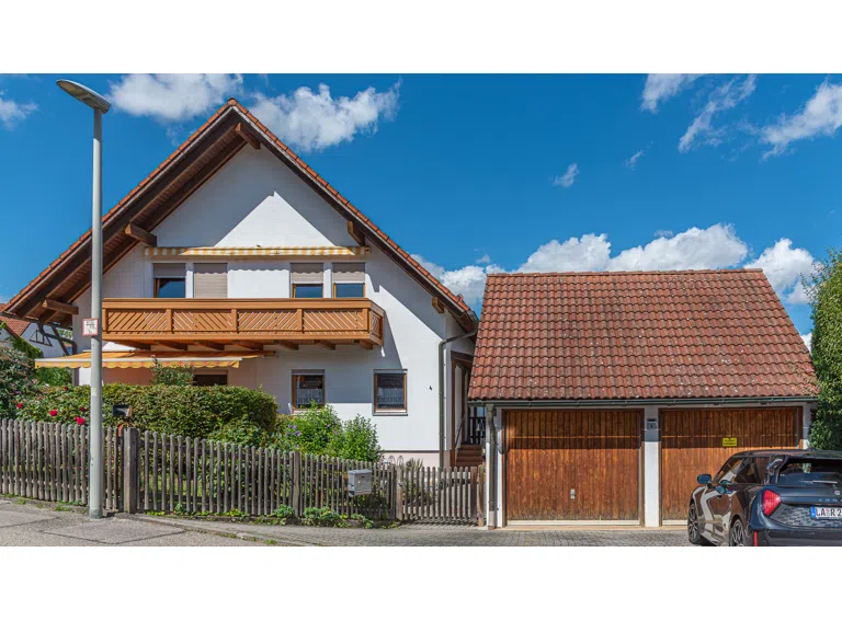 Südansicht des Zweifamilienhauses