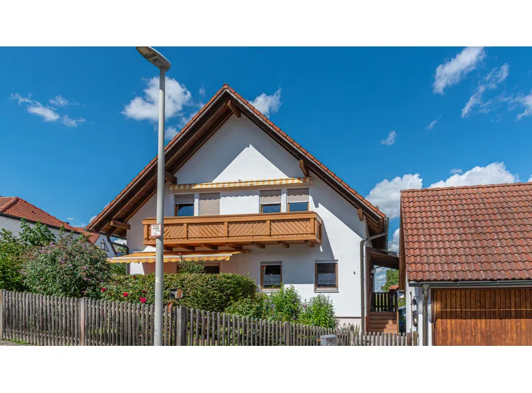 Südansicht des Zweifamilienhauses