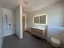 Damen-WC mit Dusche