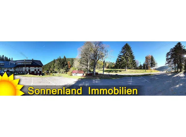 großer Parkplatz vor dem Hotel