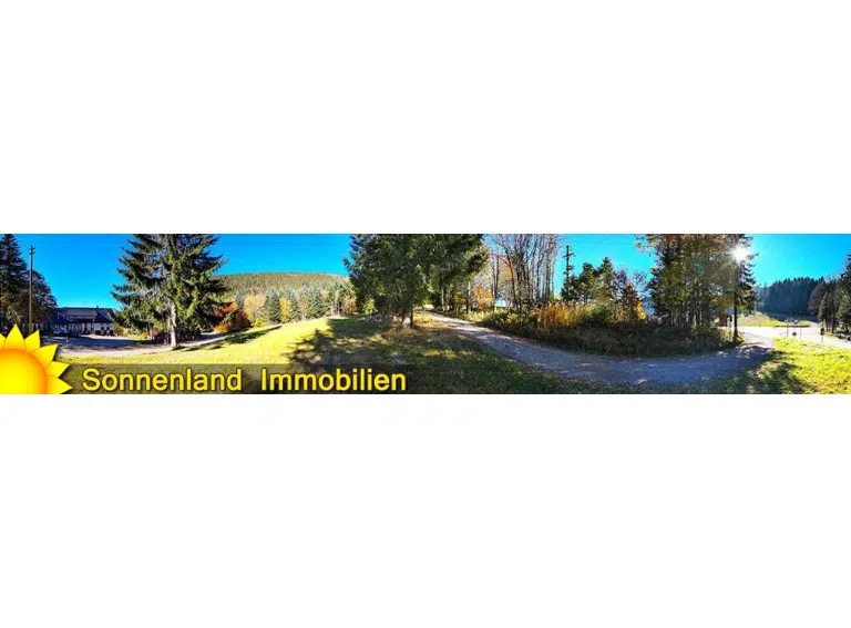 Wanderweg geht neben dem Hotel los