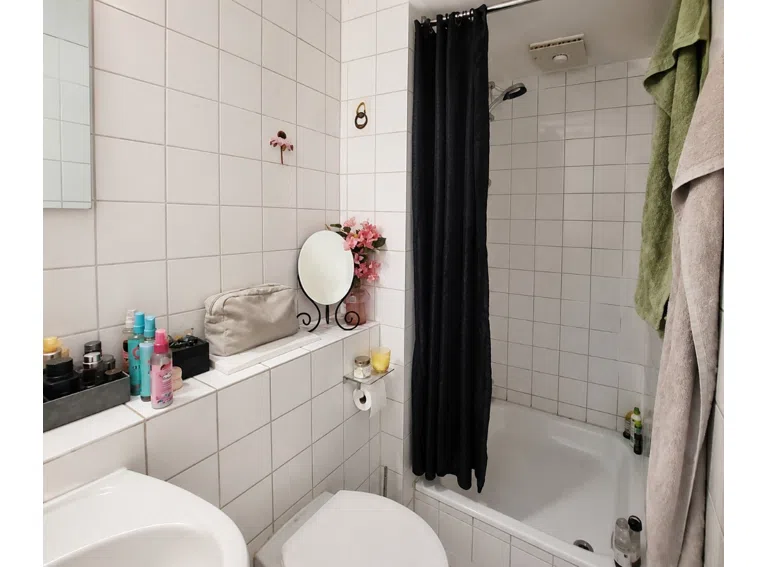 7 Badezimmer mit Dusche