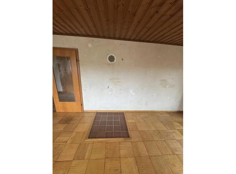 18 Wohnzimmer mit Platz für Kaminofen oder Kachelofen