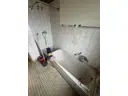 31 Wanne und Dusche im Bad