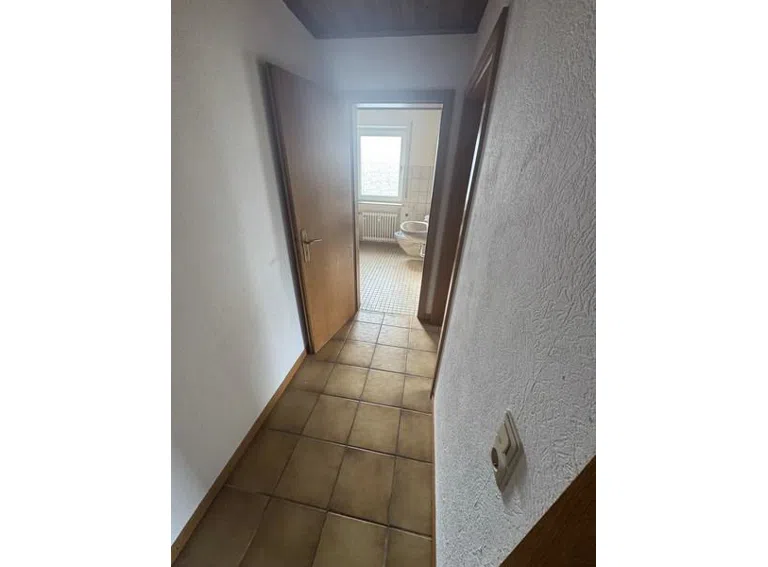 27 Flur zum Bad