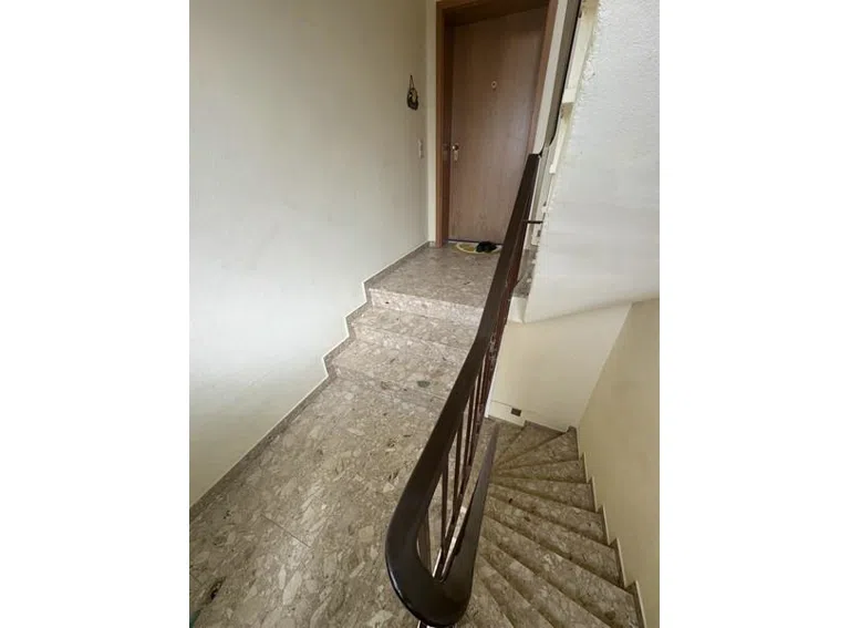 8 Wohnungstür