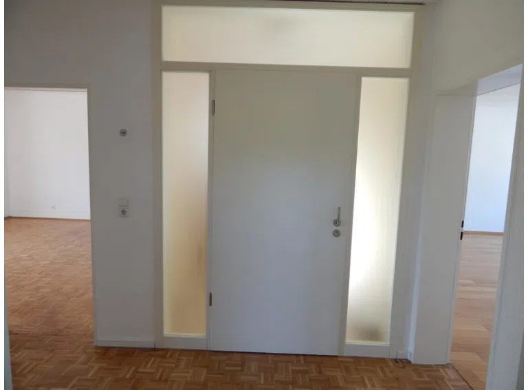 Wohnungstuer