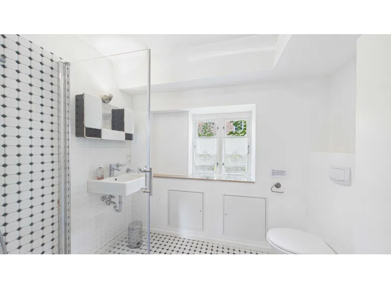 Modernes Duschbad