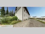 Titelbild für Eine sehr helle und vielfältig nutzbare Wohneinheit im Halbsouterrain =