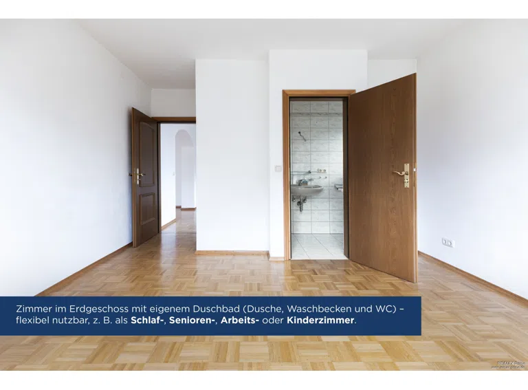 Haupthaus: Erdgeschoss, Zimmer mit Bad.