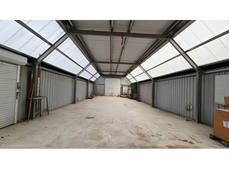 Innenansicht kleine Lagerhalle